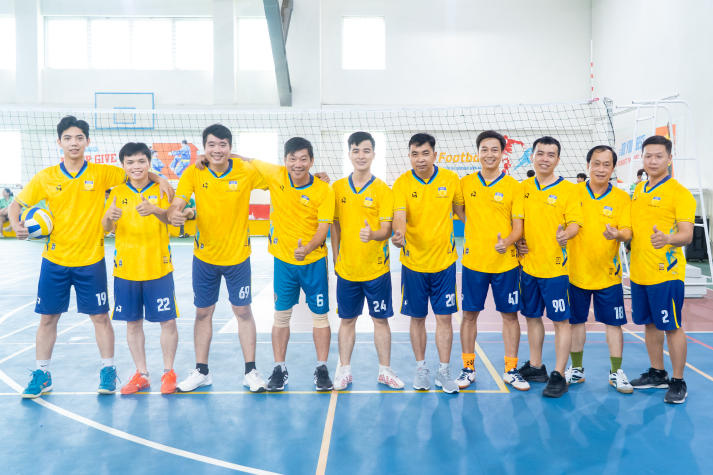 [Hội thao CB-GV-NV HUTECH 2025]: Bóng chuyền nam xác định 4 cái tên tiến vào Bán kết 19