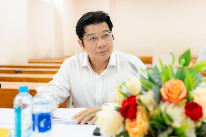 16 học viên cao học ngành Luật kinh tế đề xuất nhiều giải pháp pháp lý thực tiễn trong buổi bảo vệ luận văn/đề án tốt nghiệp 52