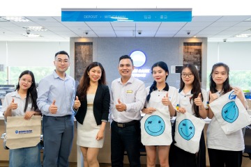 Tân sinh viên ngành Tài chính - Ngân hàng VKIT tham quan Ngân hàng Woori Bank 80