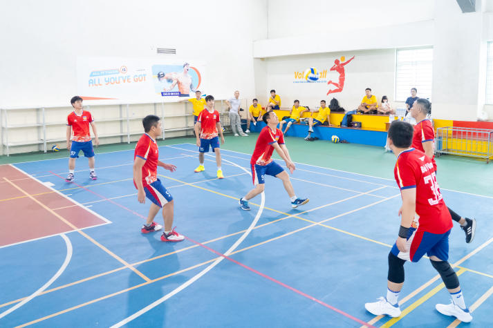 [Hội thao CB-GV-NV HUTECH 2025]: Bóng chuyền nam xác định 4 cái tên tiến vào Bán kết 64