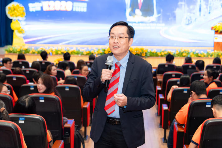 Tân sinh viên Khoa Quản trị kinh doanh “nhập cuộc” năm học mới cùng định hướng thực học - thực làm 49