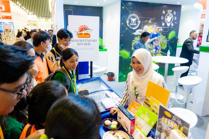 Sinh viên ngành Công nghệ thực phẩm HUTECH khám phá ngành Công nghiệp thực phẩm tại triển lãm “Vietnam Foodexpo 2023” 46