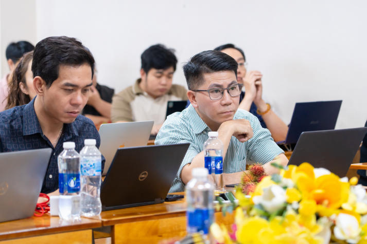 Giảng viên Khoa Quản trị kinh doanh tăng cường năng lực nghiên cứu khoa học với công cụ VOSviewer 29