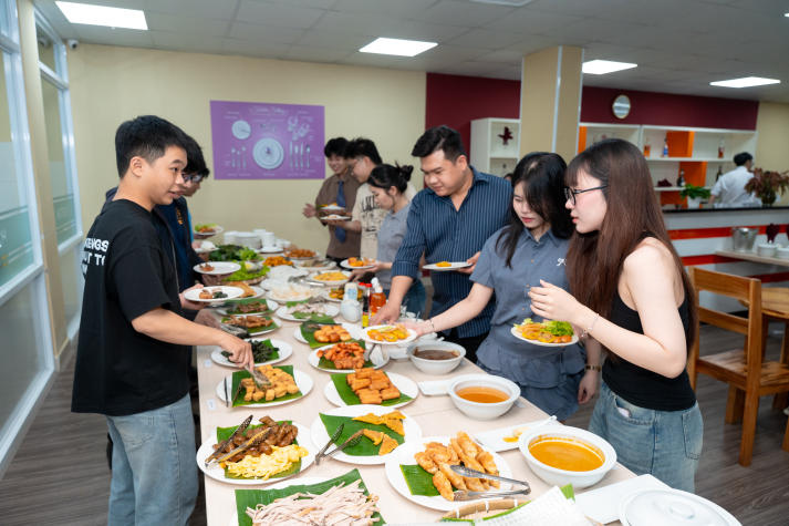 [Hướng nghiệp 2026] Quản trị nhà hàng và dịch vụ ăn uống tiếp tục “lên ngôi” khi du lịch & ẩm thực phát triển mạnh 105