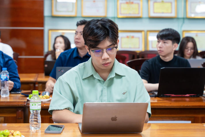 Học viên, nghiên cứu sinh HUTECH nâng cao kỹ năng nghiên cứu và khai thác dữ liệu học thuật 39