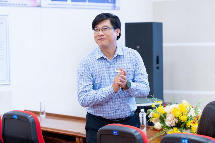 [Video] Sôi nổi buổi giao lưu cùng ca sĩ Ngô Kiến Huy và thăm khám sức khỏe răng miệng của sinh viên HUTECH 57