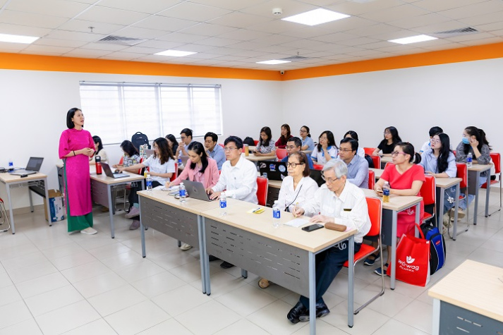 Sinh viên Khoa Dược lắng nghe chia sẻ thực tế về hành trình hành nghề Dược tại Úc 18