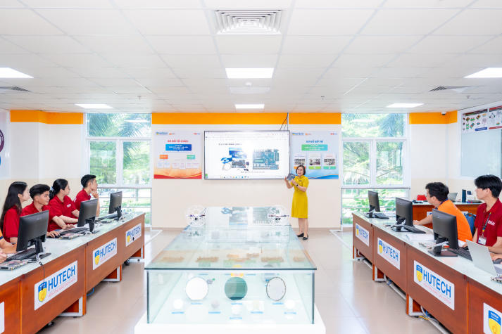 [Hướng nghiệp 2026] Ngành Kỹ thuật điện tử - viễn thông trong thời đại AI và tự động hóa 24