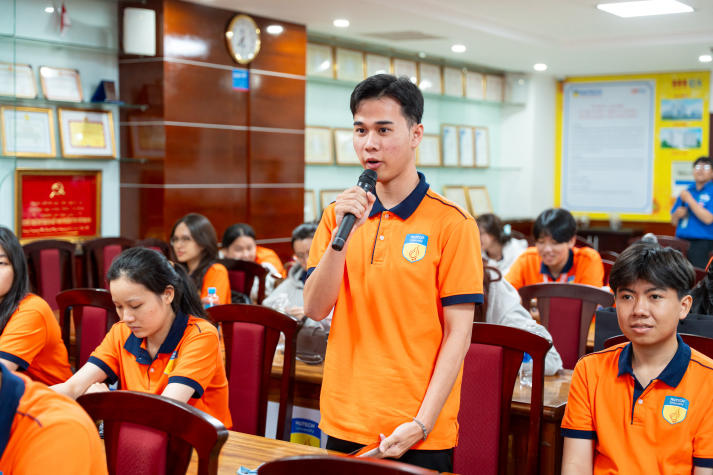 Sinh viên Marketing - Kinh doanh quốc tế củng cố lý tưởng qua Talkshow “Tự hào, vững tin theo Đảng” 30