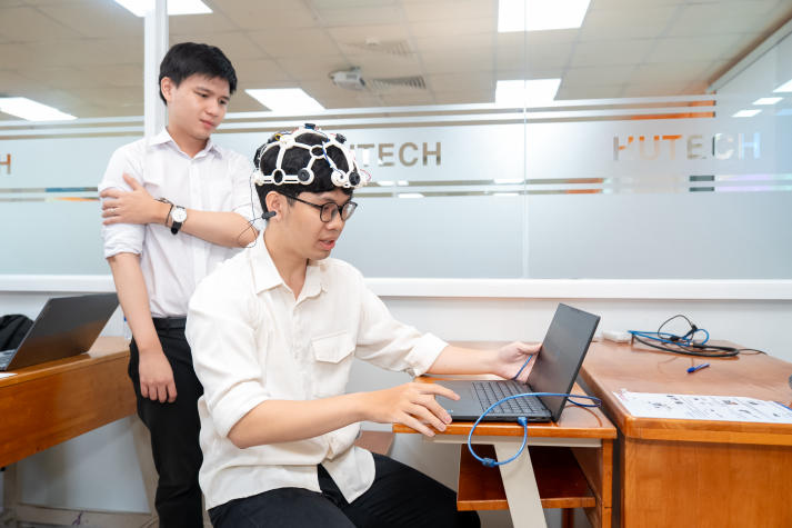 [Video] 56 đề tài HUTECH vào Bán kết Euréka 2025, nổi bật với 9 công trình Kỹ thuật - Công nghệ ứng dụng cao 35