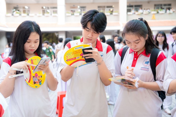[Video] Khởi động hành trình HUTECH Scholarship Tour 2026 tại THPT Nguyễn Hữu Thọ (TP.HCM), tiếp sức sĩ tử trước kỳ thi THPT 75