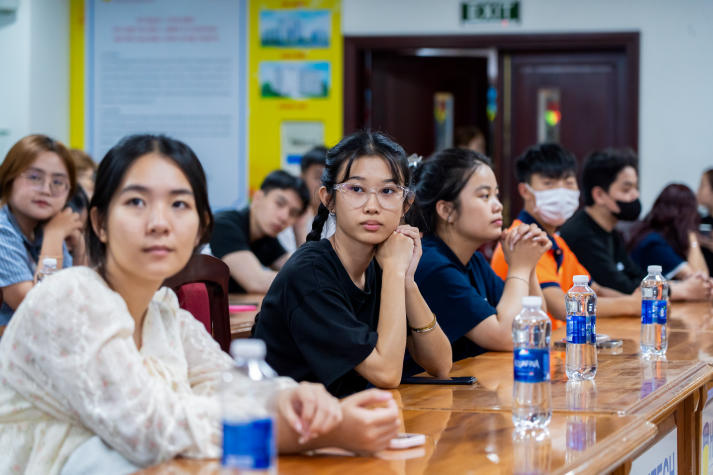 Sinh viên Khoa Quản trị kinh doanh học kỹ năng tuyển dụng cùng Công ty TNHH HR1 Vietnam Holdings trước kỳ thực tập 58