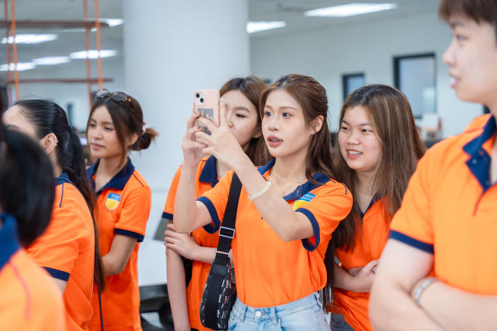 PR-ers HUTECH “chạm” môi trường doanh nghiệp tài chính tại Mirae Asset 63