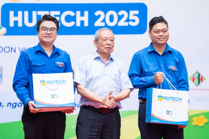 Lễ ra quân Mùa hè xanh HUTECH 2025: Sắc áo xanh tình nguyện vì cộng đồng 47