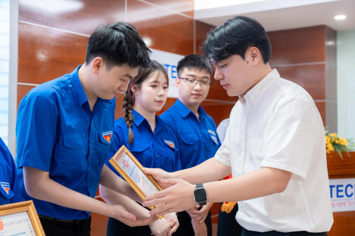 Sinh viên Khoa Tài chính - Thương mại chinh phục Sinh viên 5 tốt từ hành trình hoàn thiện chính mình 103