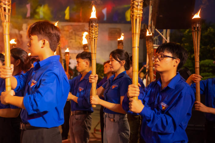 Chiến sĩ Mùa hè xanh HUTECH vun đắp lòng biết ơn, gìn giữ truyền thống dân tộc hướng về Ngày Thương binh - Liệt sĩ 120
