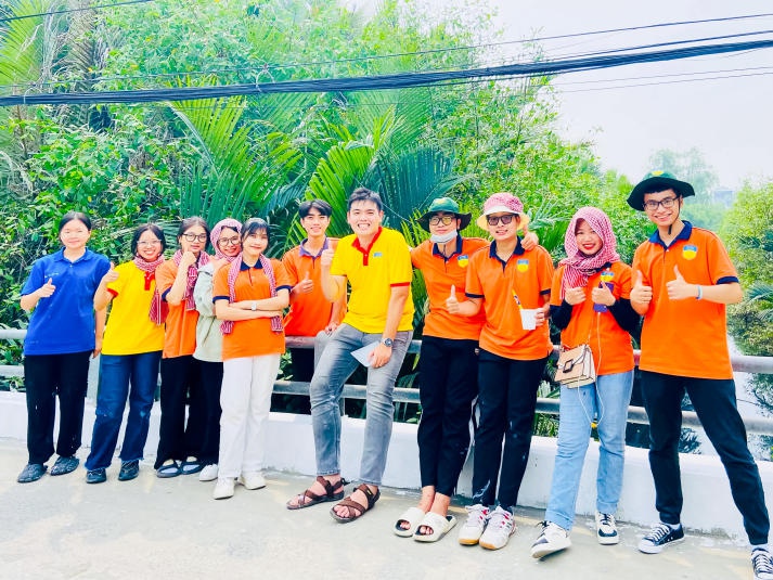 Sinh viên Khoa Luật HUTECH mang yêu thương, sức trẻ giúp đỡ các hoàn cảnh khó khăn tại huyện Nhà Bè 104