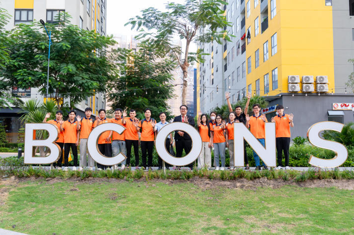 Sinh viên ngành Quản lý tài nguyên và môi trường trải nghiệm thực tế mô hình kiến trúc - xây dựng - môi trường tại BCONS 13