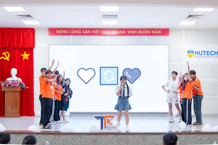 Sôi nổi buổi gặp gỡ, chào đón tân sinh viên Khoa Truyền thông và Thiết kế HUTECH 29