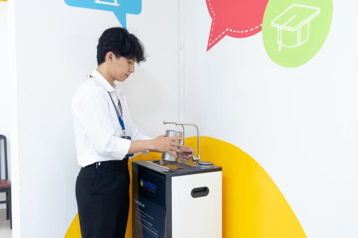 Hệ thống nước uống tinh khiết chính thức đi vào hoạt động, nâng cao tiện ích cho sinh viên HUTECH 73