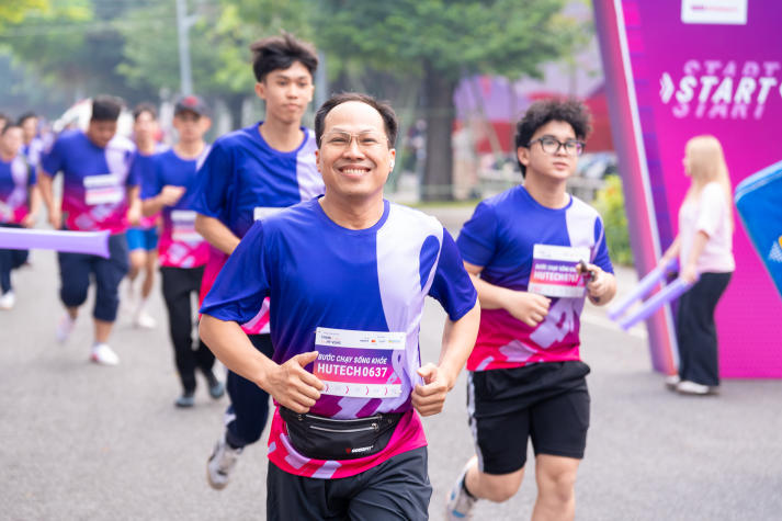 Gần 1.000 vận động viên HUTECH lan tỏa yêu thương cùng Giải chạy “Bước chạy Sống khoẻ” 91