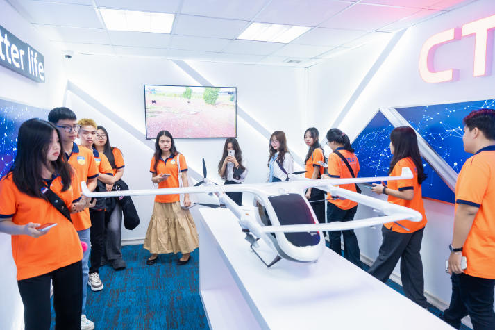 Diễn đàn Quảng cáo sáng tạo 2025 truyền cảm hứng cho thế hệ trẻ HUTECH 10