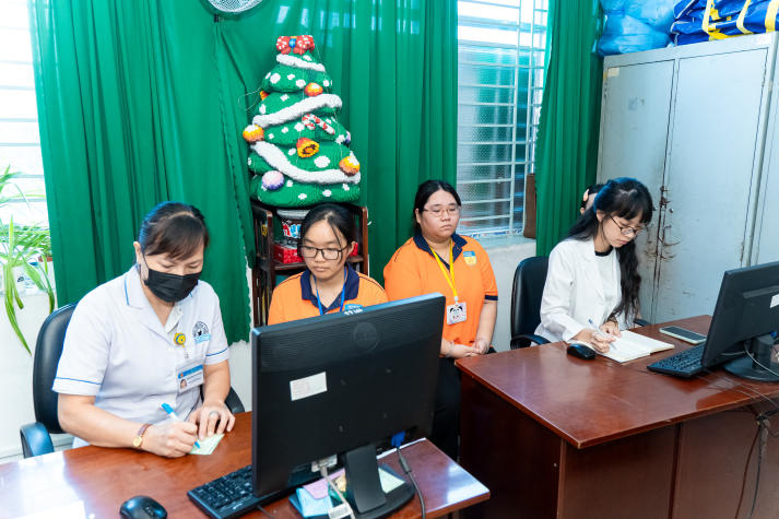 Sinh viên Tâm lý học tiếp cận thực tế trị liệu tại Bệnh viện Tâm thần TP.HCM 104
