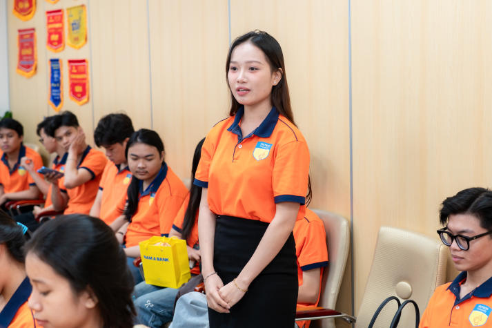 [Ảnh] Sinh viên Marketing - Kinh doanh quốc tế bồi đắp tư duy nghề nghiệp qua chuyến tham quan Nam A Bank 51
