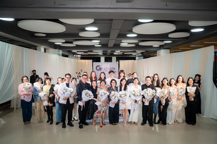 Đạo diễn Long Kan 'chốt đơn' ngay trên sàn diễn thời trang 37