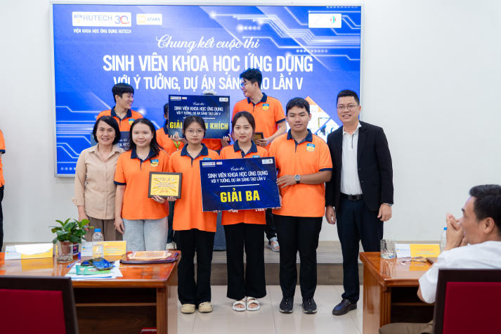 Bùng nổ ý tưởng sáng tạo, sinh viên Viện Khoa học Ứng dụng “trình làng” nhiều sản phấm độc đáo 104