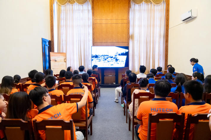 Sinh viên Khoa Tài chính - Thương mại khám phá hành trình phát triển của dòng tiền tại Ngân hàng Nhà nước Việt Nam 12