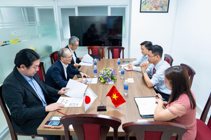 Viện Công nghệ Việt - Nhật đón tiếp và làm việc với Tổ chức Hỗ trợ việc làm & Phát triển nguồn nhân lực HuReDee (Nhật Bản) 9