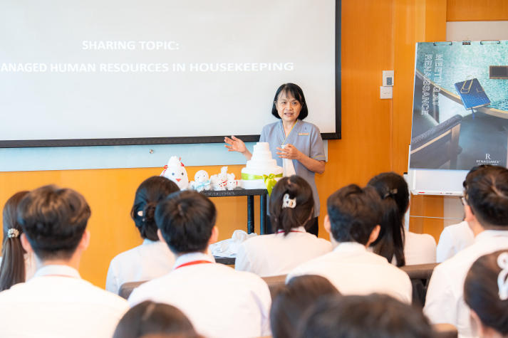 [Video] Không gian 5 sao trở thành lớp học: Sinh viên Quản trị khách sạn trải nghiệm tại Hilton Saigon và Renaissance Saigon 89