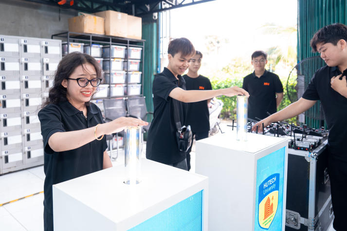 Sinh viên Quản trị sự kiện “đột nhập” hậu trường sản xuất tại Công ty TNHH TM&DV V-94 64