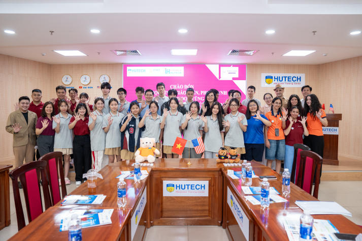 Học sinh Einstein School Vũng Tàu hào hứng trải nghiệm môi trường học tập hiện đại tại HUTECH 105