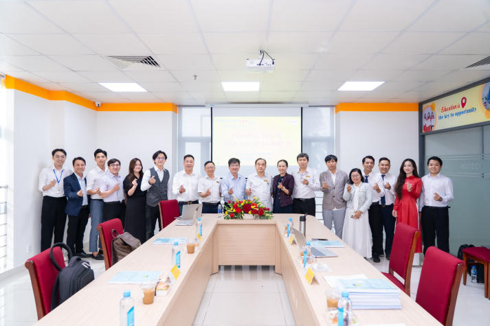 Nhiều đề tài thể hiện xu hướng tiếp thị hiện đại tại buổi bảo vệ luận văn/đề án Thạc sĩ ngành Marketing 75