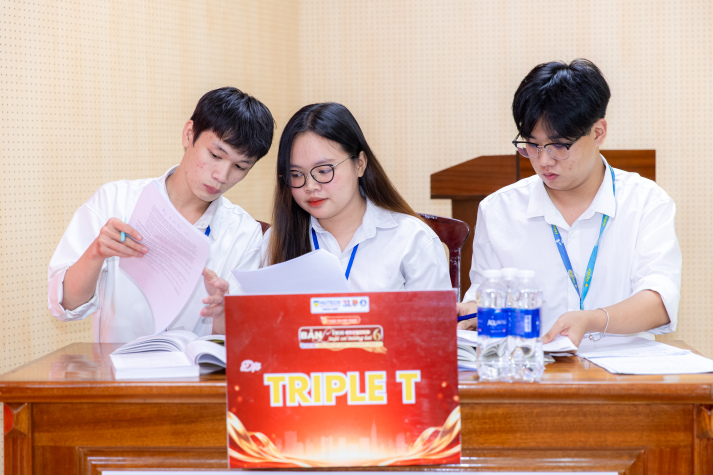 Sinh viên Luật tranh biện sắc bén, thể hiện bản lĩnh tại “Bản lĩnh Luật sư tương lai” lần 6 71