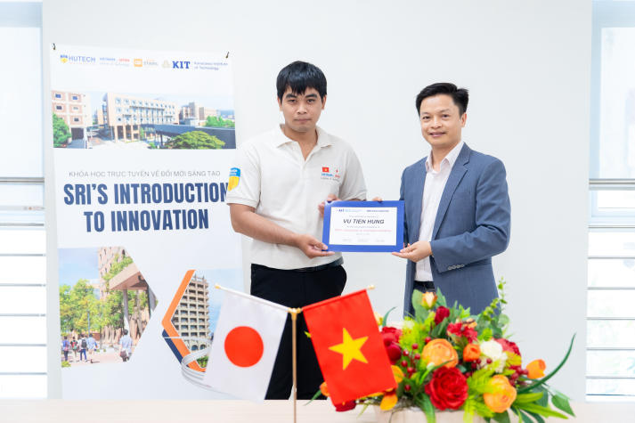 Sinh viên VJIT “chốt ý tưởng” tại lễ bế giảng khóa học đổi mới sáng tạo I2I Workshop 76