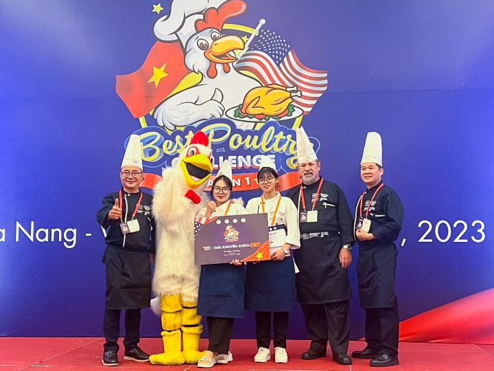 Sinh viên Quản trị nhà hàng và dịch vụ ăn uống HUTECH đạt giải Khuyến khích cuộc thi “Best U.S. Poultry Challenge” 64