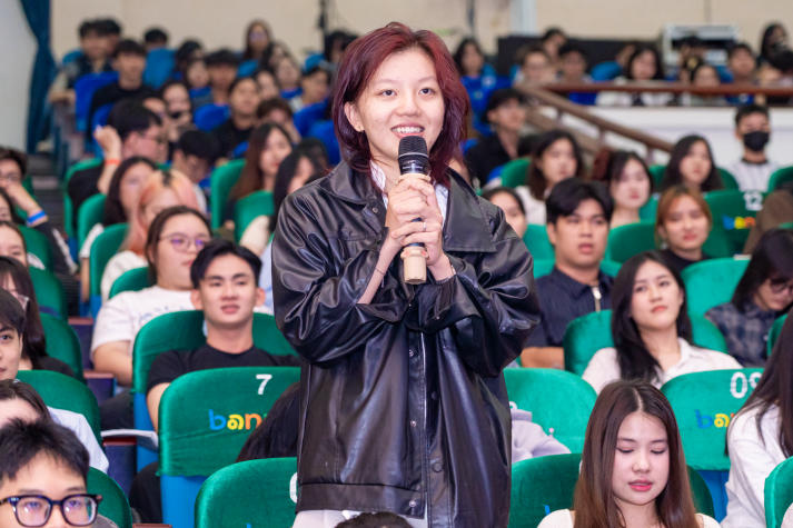 ​Thưởng thức kịch nghệ, sinh viên Truyền thông đa phương tiện mở rộng hiểu biết về nghệ thuật sân khấu 12