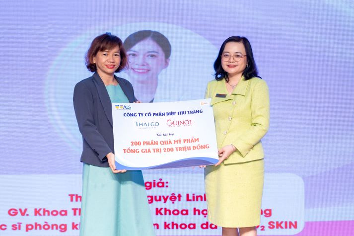 Sinh viên Khoa Thẩm mỹ và Khoa học sự sống học cách giải mã làn da cùng chuyên gia 15
