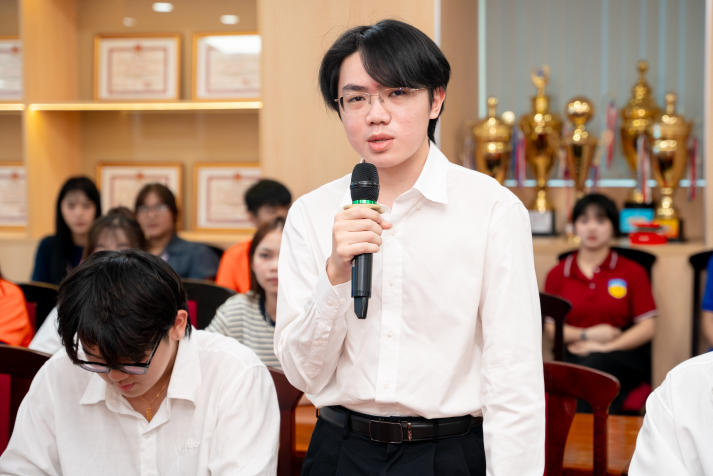 Sinh viên Khoa Luật lắng nghe câu chuyện làm nghề từ những luật sư hàng đầu 108