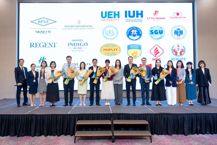 [Video] Sinh viên HUTECH khám phá lộ trình nghề nghiệp tại IHG Open Day 2026 15