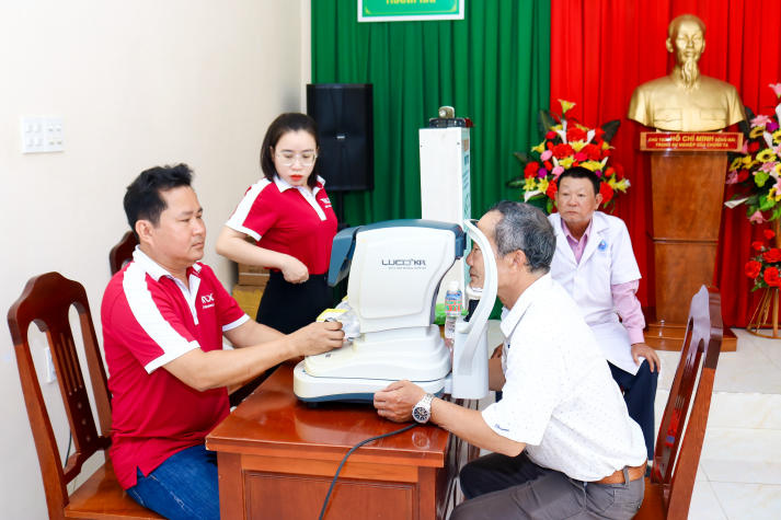 Tuổi trẻ Khoa Khoa học Xã hội và Quan hệ Công chúng tổ chức khám bệnh miễn phí cho hơn 200 người dân tại TP. Phan Thiết 32