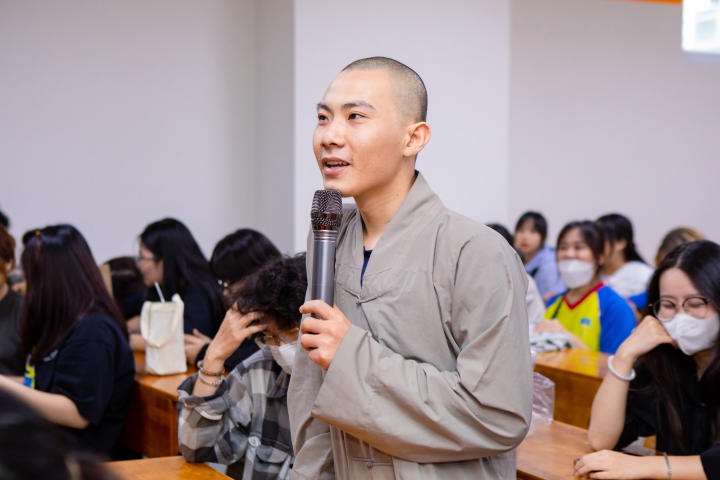 Sinh viên Khoa Khoa học Xã hội và Quan hệ Công chúng thể hiện tài năng qua cuộc thi học thuật “GenZ thông thái” 54