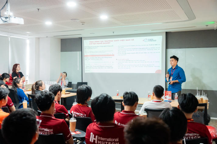 Sinh viên I-HUTECH hiểu nghề, rèn kỹ năng, mở rộng tầm nhìn qua chuyến tham quan Transcosmos Việt Nam 30