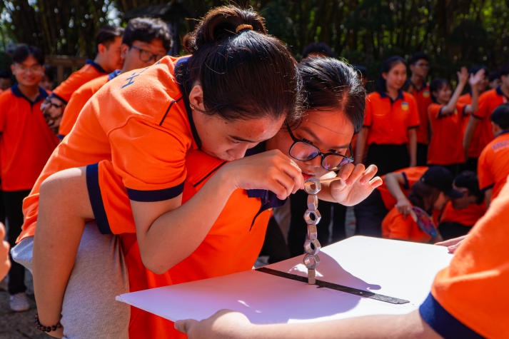 Tập thể Ban cán sự  lớp Thu Duc Campus rèn “Kỹ năng vận động tổ chức các hoạt động tập thể” tại Đền thờ các Vua Hùng 105