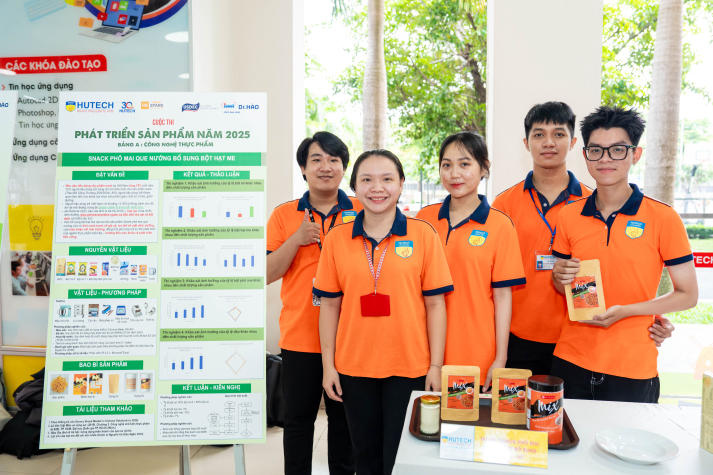 [Video] Sinh viên Viện Khoa học Ứng dụng trình làng dự án, săn việc tại Ngày hội kết nối doanh nghiệp 2025 38