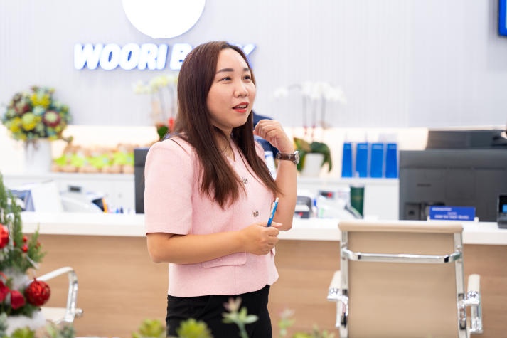 Hăng hái tham quan thực tế Ngân hàng Woori, sinh viên Khoa Hàn Quốc học HUTECH thêm trải nghiệm giá trị 26