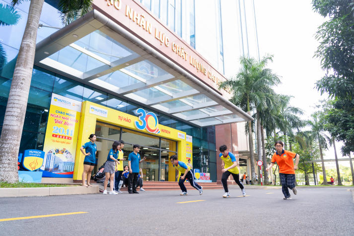 Sinh viên Khoa Tiếng Anh nhiệt huyết nhập cuộc Hội thao truyền thống lần thứ XIV 35